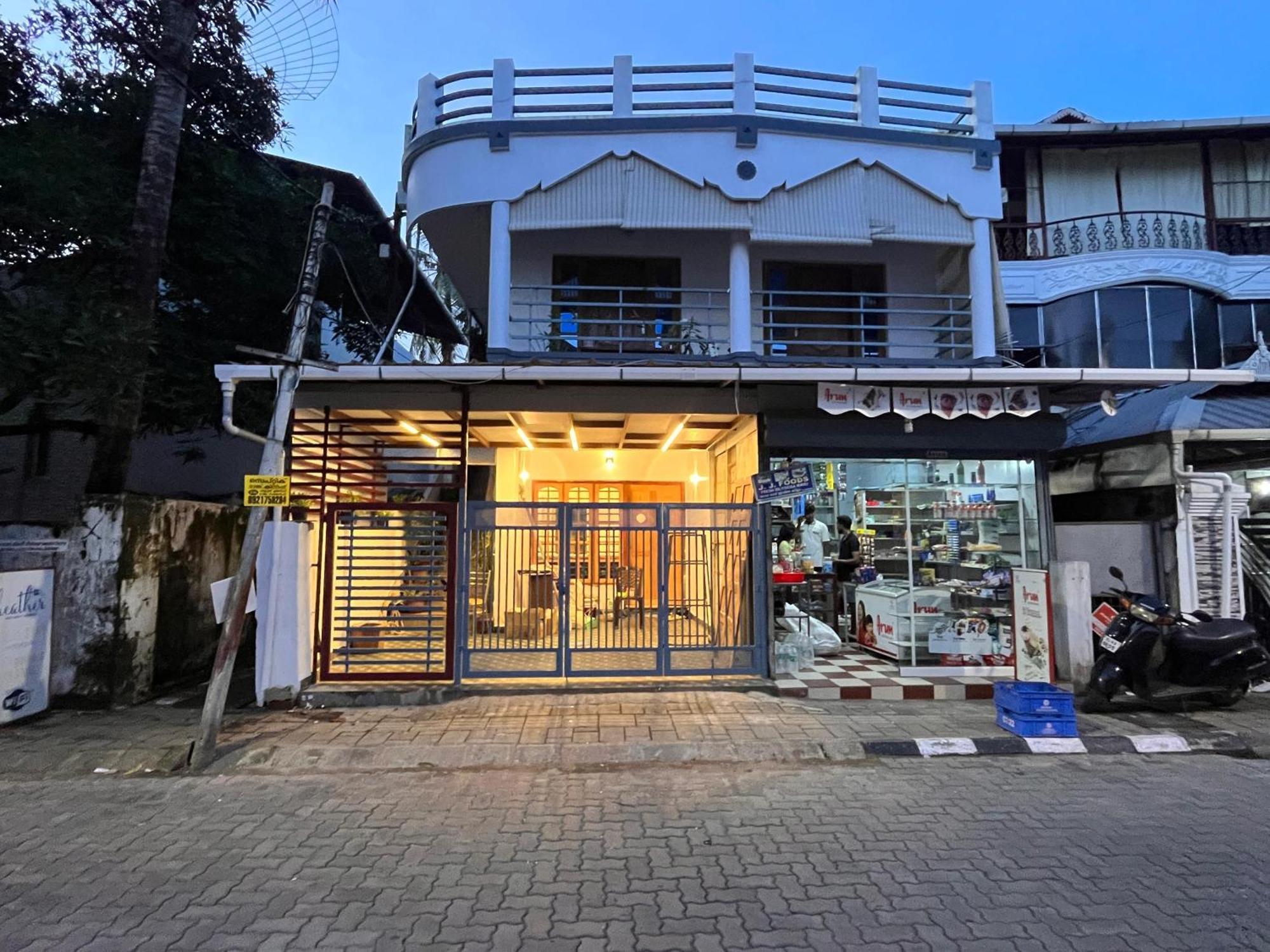 Heather Home Stay Kochi Екстер'єр фото